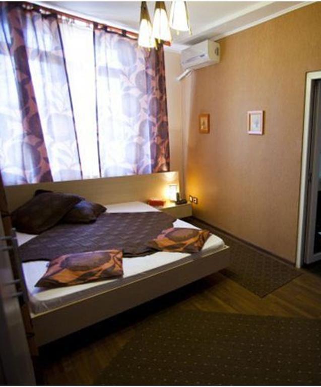 Hotel La Gil Бухарест Экстерьер фото